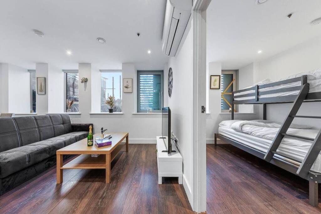 Sleep 7 20 Mins From London Waterloo Bp65 아파트 외부 사진